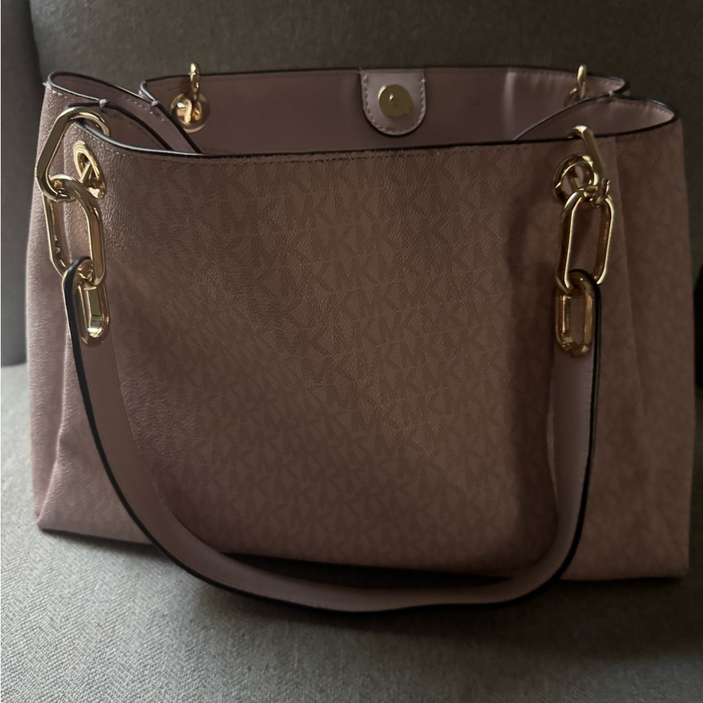 Michael Kors Pink Shoulder Bag with Gold-Tone Hardware - Picture 3 of 6